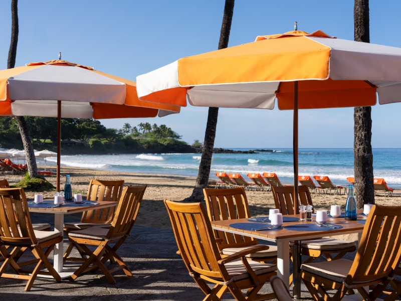Hau Tree Cantina poolside bar at Mauna Kea Beach Hotel serving casual bites and tropical drinks near the beach on the Big Island