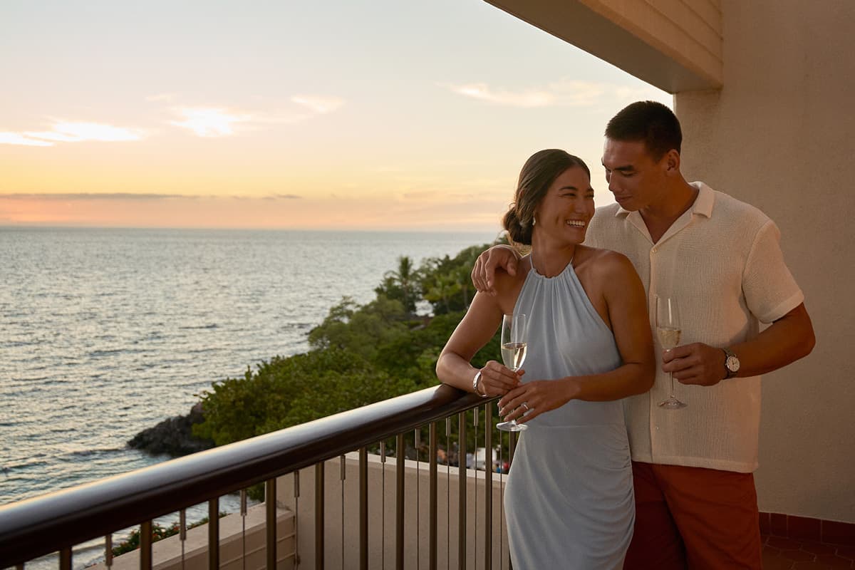 A couple having drinks on the lanai