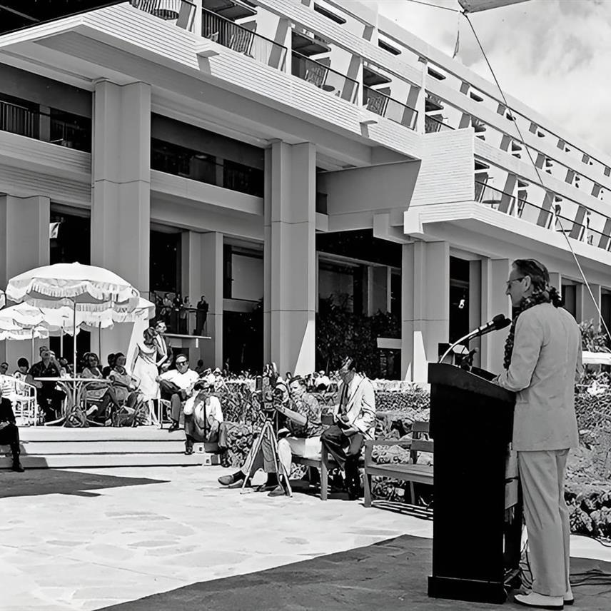 Laurance addresses attendees